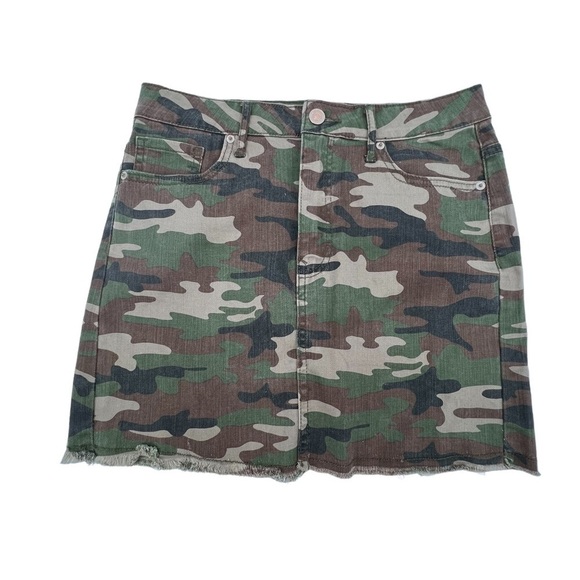 Forever 21 Green Brown Raw Hem Camouflage Mini Jean Skirt Size Medium Women’s - Picture 1 of 5